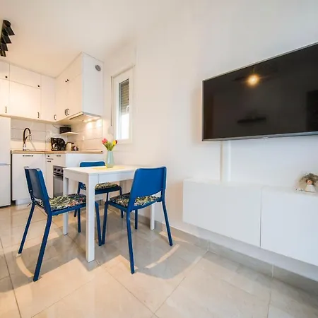 Апартаменты Nane Солин